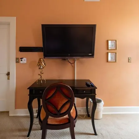 Nice + Cozy Studio In Durham, Steps Away From Duke Apartment